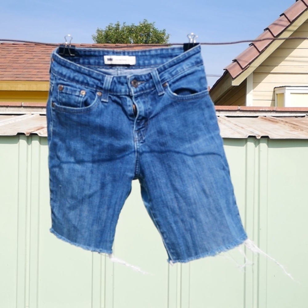 Levi’s Midi Rise Cropped Shorts
